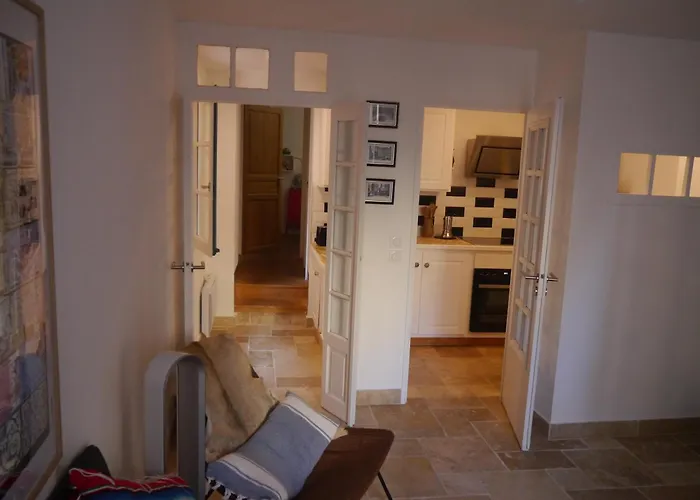 Aux 4 Fontaines Apartment *